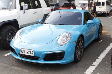 MUNTINLUPA, PH-JAN 28 - Porsche 911 19 Ocak 2025 tarihinde Muntinlupa, Filipinler 'de Neo klasik araba fuarında. Neo Classic, Filipinler 'de düzenlenen bir pazar sonrası araba fuarıdır..