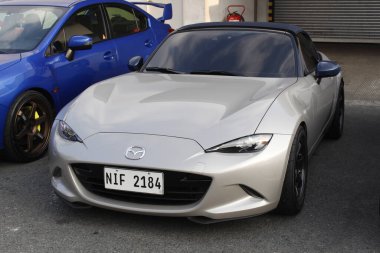 MUNTINLUPA, PH - JAN 28 - Mazda miata mx5 19 Ocak 2025 tarihinde Muntinlupa, Filipinler 'de Neo klasik araba fuarında. Neo Classic, Filipinler 'de düzenlenen bir pazar sonrası araba fuarıdır..
