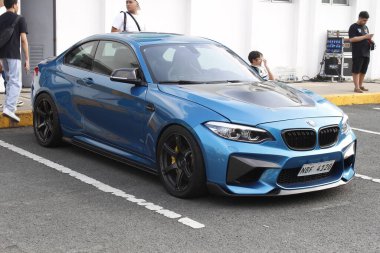 MUNTINLUPA, PH - JAN 28 - Bmw m2 19 Ocak 2025 tarihinde Muntinlupa, Filipinler 'de Neo klasik araba fuarında. Neo Classic, Filipinler 'de düzenlenen bir pazar sonrası araba fuarıdır..