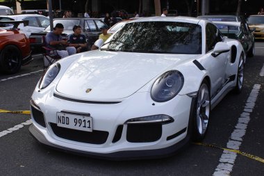 MUNTINLUPA, PH-JAN 28 - Porsche 911 19 Ocak 2025 tarihinde Muntinlupa, Filipinler 'de Neo klasik araba fuarında. Neo Classic, Filipinler 'de düzenlenen bir pazar sonrası araba fuarıdır..