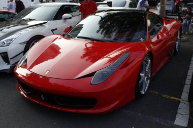 MUNTINLUPA, PH - JAN 28 - Ferrari 458 19 Ocak 2025 tarihinde Neo klasik araba fuarında Muntinlupa, Filipinler 'de. Neo Classic, Filipinler 'de düzenlenen bir pazar sonrası araba fuarıdır..