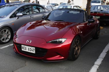MUNTINLUPA, PH - JAN 28 - Mazda miata mx5 19 Ocak 2025 tarihinde Muntinlupa, Filipinler 'de Neo klasik araba fuarında. Neo Classic, Filipinler 'de düzenlenen bir pazar sonrası araba fuarıdır..