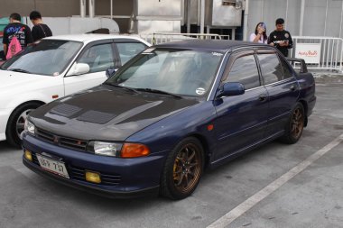 PARANAQUE, PH - 9 Şubat - Mitsubishi Lancer, Prosper Car 'da 9 Şubat 2025' te Paranaque, Filipinler 'de buluşuyor. Prosper, Filipinler 'de bir etkinlik düzenleyen bir araba grubu..