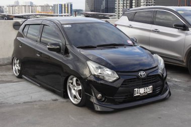 PARANAQUE, PH - 22 Şubat - Toyota wigo 22 Şubat 2025 tarihinde Paranaque, Filipinler 'de buluşacak. Fıstıklar Filipinler 'de bir kız araba grubu..