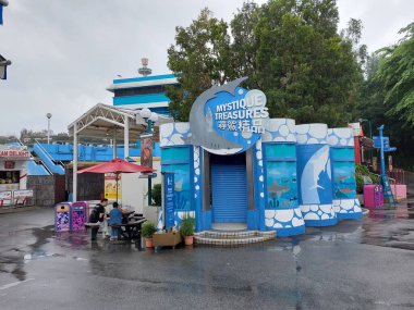 WONG CHUK HANG - 24 Mayıs - Ocean Park 'ta 24 Mayıs 2024' te Wong Chuk Hang, Hong Kong 'da bulunan gizemli hazineler. Ocean Park, Hong Kong 'da bir hayvan temalı parktır..