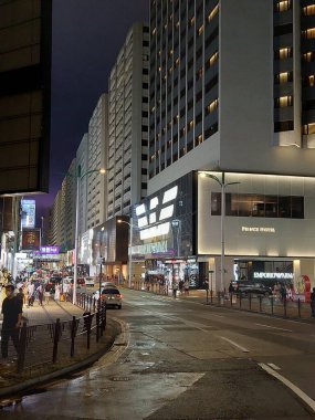 KOWLOON, HK - 24 Mayıs 2024 'te Kowloon, Hong Kong' da Kanton Yolu. Kowloon, Hong Kong 'da bir şehirdir..