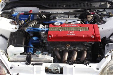 MUNTINLUPA, PH - MAR 8 - Honda Meet Manila 'da Honda civic motor 8 Mart 2025 tarihinde Muntinlupa, Filipinler' de. Honda Meet Manila, Filipinler 'de düzenlenen bir otomobil etkinliği.