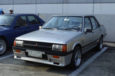 PASIG, PH - MAR 23 - Mitsubishi Lancer 23 Mart 2025 tarihinde Pasig, Filipinler 'de otomobil tutkusunda. United Auto Story, Filipinler 'de düzenlenen bir otomobil fuarıdır..