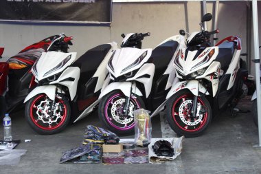 PASIG, PH - MAR 23 - Honda 23 Mart 2025 tarihinde Pasig, Filipinler 'de otomobil tutkusuna tıkladı. United Auto Story, Filipinler 'de düzenlenen bir motosiklet gösterisi..