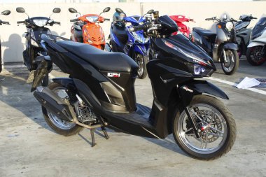 PASIG, PH - MAR 23 - Honda 23 Mart 2025 tarihinde Pasig, Filipinler 'de otomobil tutkusuna tıkladı. United Auto Story, Filipinler 'de düzenlenen bir motosiklet gösterisi..