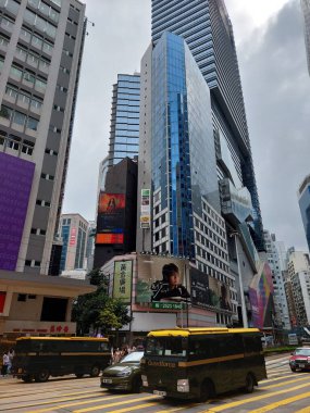 CAUSEway BAY, HK - 23 Mayıs - Hysan ön cephesi 23 Mayıs 2024 tarihinde Causeway Bay, Hong Kong. Hysan, Hong Kong Hennessy Yolu 'nda bir alışveriş merkezi ve ofis binası..