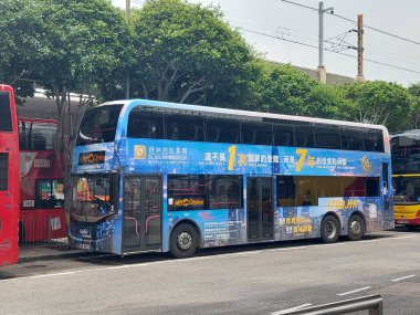 CHEK LAP KOK, HK - 22 Mayıs - Hong Kong Uluslararası Havaalanı otobüsü 22 Mayıs 2024 tarihinde Chek Kap Kok, Hong Kong. Hong Kong Uluslararası Havalimanı, Hong Kong 'un Chek Kap Kok şehrinde uluslararası bir havaalanıdır..