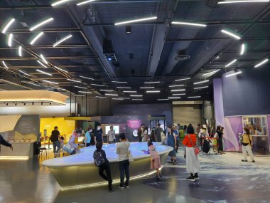 KOWLOON, HK - 22 Mayıs - Hong Kong, Kowloon 'da 22 Mayıs 2024' te HK Bilim Müzesi güçleri. Hong Kong, Kowloon 'da bir bilim müzesi..