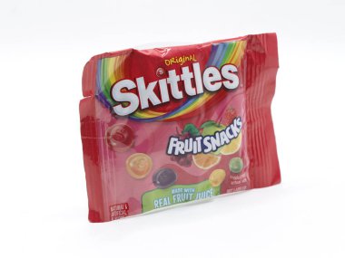 MANILA, PH - 22 Şubat - Skittles meyve atıştırmaları 22 Şubat 2025 tarihinde Manila, Filipinler 'de. Skittles İngiltere 'de Wingley şirketi tarafından yaratılan bir şeker üreticisi..