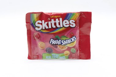 MANILA, PH - 22 Şubat - Skittles meyve atıştırmaları 22 Şubat 2025 tarihinde Manila, Filipinler 'de. Skittles İngiltere 'de Wingley şirketi tarafından yaratılan bir şeker üreticisi..