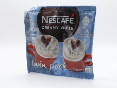 MANILA, PH - 22 Şubat - Nescafe kremalı beyaz ikiz paketi 22 Şubat 2025 tarihinde Manila, Filipinler 'de. Nescafe, Nestle tarafından satılan bir kahve markasıdır..