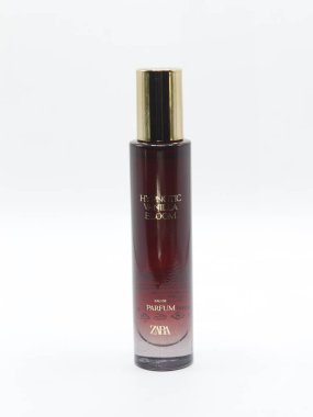 MANILA, PH - 22 Şubat - Zara hipnotik vanilya çiçeği parfümü 22 Şubat 2025, Manila, Filipinler. Zara, İspanya 'da hızlı bir moda perakende şirketi..