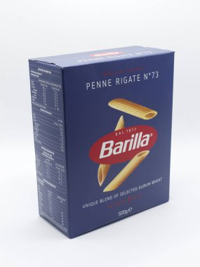 22 Şubat 2025 'te Manila, Filipinler' de Barilla penne biniş kutusu. Barilla, İtalya 'da makarna imalatçısı..