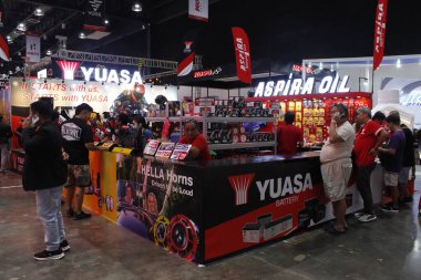 Pasay, PH - MAR 22 - Yuasa standı 22 Mart 2025 tarihinde Pasay, Filipinler 'de yarışa katıldı. İçerideki bisiklet festivali Filipinler 'de bir motosiklet etkinliği..