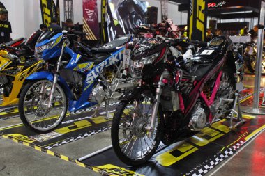 Pasay, PH - MAR 22 - Suzuki Raider 22 Mart 2025 tarihinde Pasay, Filipinler 'de yarışa katıldı. İçerideki bisiklet festivali Filipinler 'de bir motosiklet etkinliği..