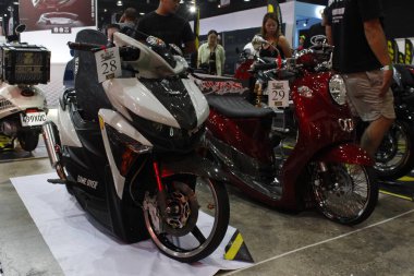 Pasay, PH - MAR 22 - Yamaha mio 22 Mart 2025 tarihinde Pasay, Filipinler 'de İç Yarış bisiklet festivalinde. İçerideki bisiklet festivali Filipinler 'de bir motosiklet etkinliği..