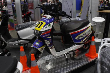Pasay, PH - MAR 22 - Ecooter e2 22 Mart 2025 tarihinde Pasay, Filipinler 'de yarışın içinde. İçerideki bisiklet festivali Filipinler 'de bir motosiklet etkinliği..