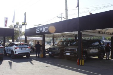 Pasay, PH - APR 13 - 13 Nisan 2025 'te Filipinler' deki Manila Uluslararası Otomobil Fuarı 'nda Baic standı. MIAS, Filipinler 'de düzenlenen bir otomobil fuarıdır..