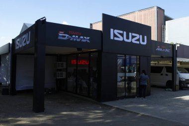 Pasay, PH - APR 13 - 13 Nisan 2025 tarihinde Filipinler 'in Pasay kentinde Manila Uluslararası Otomobil Fuarı' nda (MIAS) Isuzu standı. MIAS, Filipinler 'de düzenlenen bir otomobil fuarıdır..
