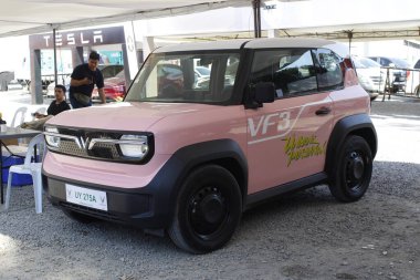 Pasay, PH - APR 13 - Vinfast Vf3 Manila Uluslararası Otomobil Fuarı 'nda (MIAS) 13 Nisan 2025, Pasay, Filipinler. MIAS, Filipinler 'de düzenlenen bir otomobil fuarıdır..