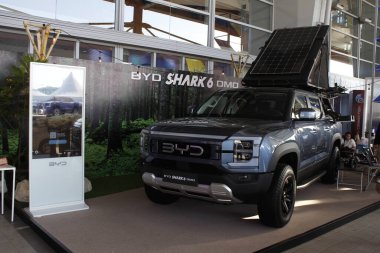 PAsay, PH - APR 13 - 13 Nisan 2025 tarihinde Filipinler 'in Pasay kentinde Manila Uluslararası Otomobil Fuarı' nda (MIAS) Byd köpekbalığı. MIAS, Filipinler 'de düzenlenen bir otomobil fuarıdır..