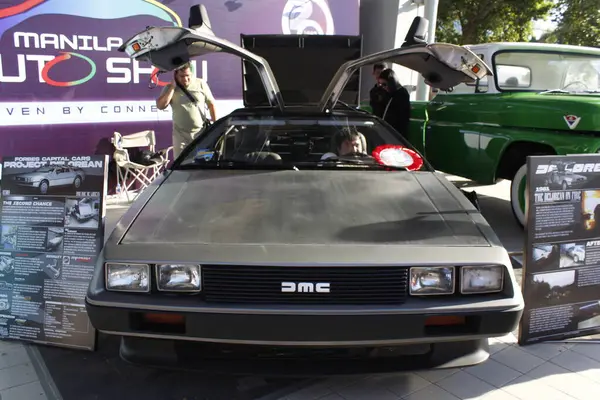 Pasay, PH - APR 13 - DeLorean DMC Manila Uluslararası Otomobil Fuarı 'nda (MIAS) 13 Nisan 2025, Pasay, Filipinler. MIAS, Filipinler 'de düzenlenen bir otomobil fuarıdır..