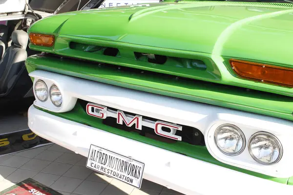 Pasay, PH - APR 13 - Chevrolet c10 Manila Uluslararası Otomobil Fuarı 'nda (MIAS) 13 Nisan 2025, Pasay, Filipinler. MIAS, Filipinler 'de düzenlenen bir otomobil fuarıdır..