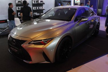 Pasay, PH - APR 13 - Lexus, 13 Nisan 2025 tarihinde Filipinler 'deki Manila Uluslararası Otomobil Fuarı' nda (MIAS) 300 kişi. MIAS, Filipinler 'de düzenlenen bir otomobil fuarıdır..