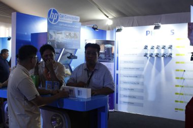 Pasay, PH - APR 13 - 13 Nisan 2025 tarihinde Filipinler 'in Pasay kentinde Manila Uluslararası Otomobil Fuarı' nda (MIAS) HP otomobil kamerası kabini. MIAS, Filipinler 'de düzenlenen bir otomobil fuarıdır..