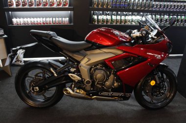 Pasay, PH - 13 Nisan - Manila Uluslararası Otomobil Fuarı 'nda (MIAS) 13 Nisan 2025' te Filipinler 'in Pasay kentinde düzenlenen Zafer Daytona 660. MIAS, Filipinler 'de düzenlenen bir otomobil fuarıdır..