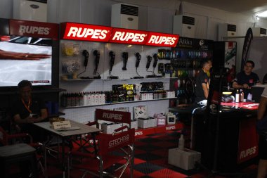 Pasay, PH - APR 13 - 13 Nisan 2025 'te Filipinler' deki Manila Uluslararası Otomobil Fuarı 'nda (MIAS) Rupes standı. MIAS, Filipinler 'de düzenlenen bir otomobil fuarıdır..