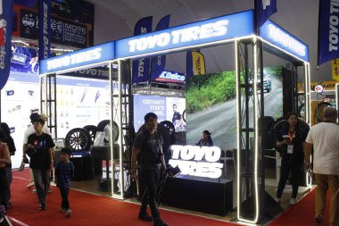 Pasay, PH - APR 13 - 13 Nisan 2025 tarihinde Filipinler 'in Pasay kentinde Manila Uluslararası Otomobil Fuarı' nda (MIAS) Toyo lastikleri standı. MIAS, Filipinler 'de düzenlenen bir otomobil fuarıdır..