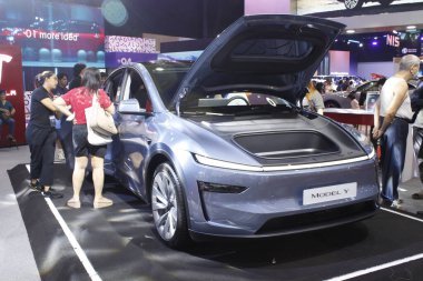 Pasay, PH - APR 13 - Tesla model Manila Uluslararası Otomobil Fuarı (MIAS) 13 Nisan 2025 tarihinde Pasay, Filipinler 'de. MIAS, Filipinler 'de düzenlenen bir otomobil fuarıdır..