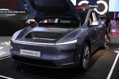 Pasay, PH - APR 13 - Tesla model Manila Uluslararası Otomobil Fuarı (MIAS) 13 Nisan 2025 tarihinde Pasay, Filipinler 'de. MIAS, Filipinler 'de düzenlenen bir otomobil fuarıdır..