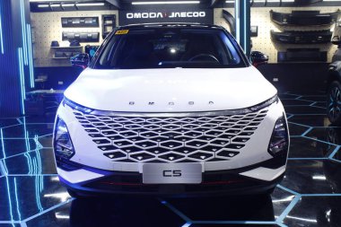Pasay, PH - APR 13 - Omoda c5 Manila Uluslararası Otomobil Fuarı 'nda (MIAS) 13 Nisan 2025, Pasay, Filipinler. MIAS, Filipinler 'de düzenlenen bir otomobil fuarıdır..