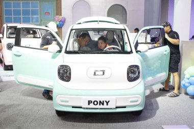 Pasay, PH - APR 13 - 13 Nisan 2025 tarihinde Filipinler 'in Pasay kentinde Manila Uluslararası Otomobil Fuarı' nda (MIAS) Bestune midillisi. MIAS, Filipinler 'de düzenlenen bir otomobil fuarıdır..