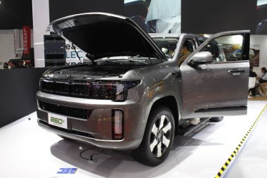 Pasay, PH - APR 13 - Baic b60 Manila Uluslararası Otomobil Fuarı 'nda (MIAS) 13 Nisan 2025, Pasay, Filipinler. MIAS, Filipinler 'de düzenlenen bir otomobil fuarıdır..