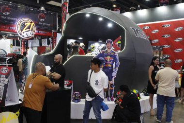 Pasay, PH - MAR 22 - Kyt standında 22 Mart 2025 tarihinde Pasay, Filipinler 'de bisiklet festivalinde. İçerideki bisiklet festivali Filipinler 'de bir motosiklet etkinliği..