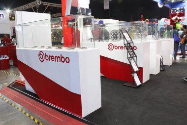 Pasay, PH - MAR 22 - Brembo standında 22 Mart 2025 tarihinde Pasay, Filipinler 'de bisiklet festivalinde. İçerideki bisiklet festivali Filipinler 'de bir motosiklet etkinliği..
