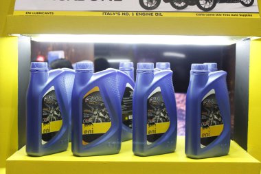 Pasay, PH - MAR 22 - Eni 22 Mart 2025 tarihinde Pasay, Filipinler 'deki Inside yarış bisikleti festivalinde yağ sürüyor. İçerideki bisiklet festivali Filipinler 'de bir motosiklet etkinliği..