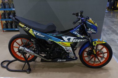 Pasay, PH - MAR 22 - Suzuki Raider 150 İç Yarış Bisiklet Festivali 'nde 22 Mart 2025 Pasay, Filipinler. İçerideki bisiklet festivali Filipinler 'de bir motosiklet etkinliği..