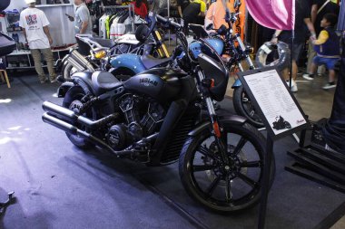 Pasay, PH - MAR 22 - 22 Mart 2025 tarihinde Pasay, Filipinler 'deki Inside yarış bisiklet festivalinde Hintli izci. İçerideki bisiklet festivali Filipinler 'de bir motosiklet etkinliği..