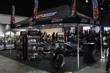 Pasay, PH-MAR 22 - 22 Mart 2025 tarihinde Pasay, Filipinler 'deki Inside yarış bisikleti festivalinde toprak standı. İçerideki bisiklet festivali Filipinler 'de bir motosiklet etkinliği..