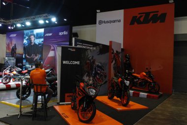 Pasay, PH-MAR 22 - 22 Mart 2025 tarihinde Pasay, Filipinler 'de Inside yarış bisikleti festivalinde Ktm standı. İçerideki bisiklet festivali Filipinler 'de bir motosiklet etkinliği..