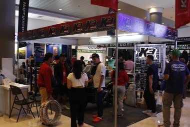 Pasay, PH - MAR 22 - K3 raf standı 22 Mart 2025 tarihinde Pasay, Filipinler 'de yarışın içinde. İçerideki bisiklet festivali Filipinler 'de bir motosiklet etkinliği..